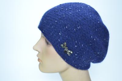 Синий берет зимний со стеклярусом и стразами