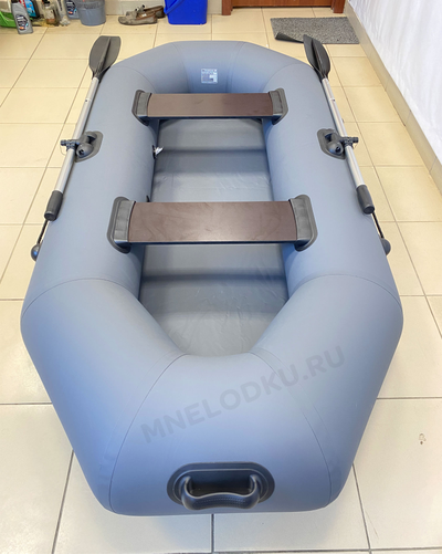 Надувная лодка Барс 240 графит вид с носа MNELODKU.RU