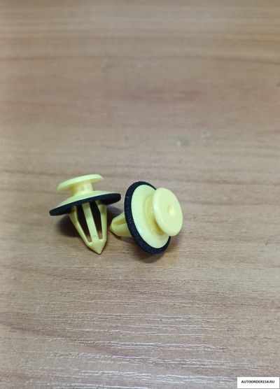 Пистон обивки двери Лада Приора (с уплотнением) Завод Китай (цена за 50 шт.)