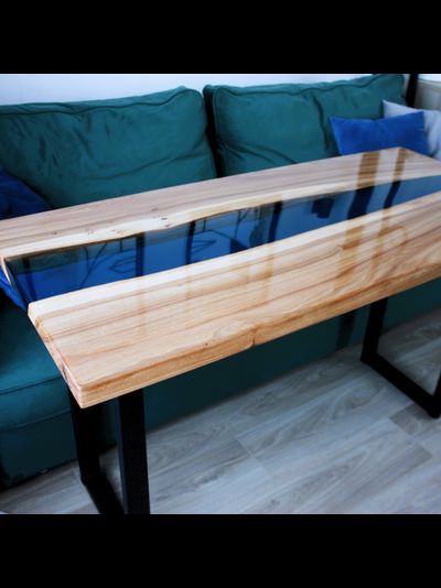 стол река из эпоксидной смолы синий для студии