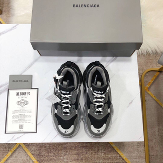 Кроссовки Balenciaga Triple S черно-белые в Омске