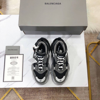 Кроссовки Balenciaga Triple S черно-белые в Чите