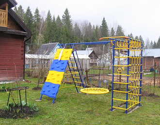 Модель №9 со скалодромом и качелями гнездо