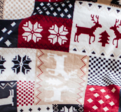 Плед с рукавами "Зимние узоры" из микрофибры (велсофта)