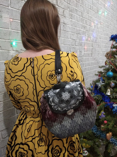 Рюкзак женский "Пряная вишня" с уникальным кожаным клапаном в виде мандалы, ручная работа. Цвет: Бордовый, р-р 24*20*10см.