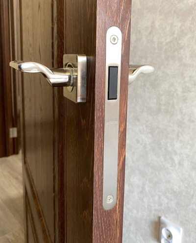 PRESTIGE. МОДЕЛЬ RENEISSANSE 2. ПОЛОТНО ГЛУХОЕ СО СТУПЕНЧАТОЙ ФРЕЗЕРОВКОЙ