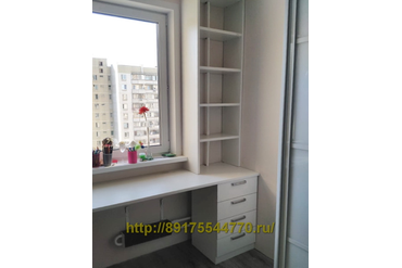 014 Стол с тумбой и полками