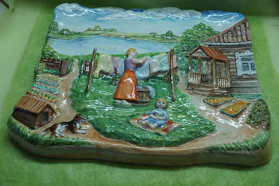 Во дворе (панно)