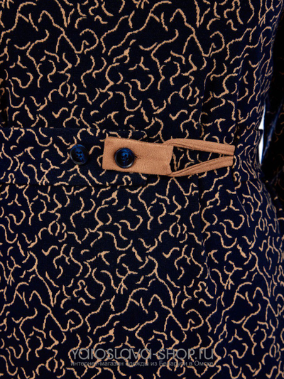 Женское трикотажное платье прямого силуэта в синем цвете