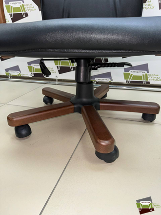 Кресло руководителя ВИП 1Д Н5 КЛ2095 кожа (черный)