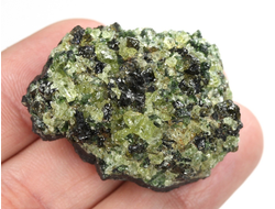 Хризолит (Перидот, Оливин), кристаллы на породе, США (40*29*21 мм, 35 г) №38092