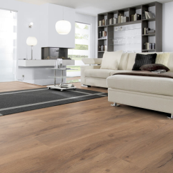 Ламинат Wineo Дуб Лиссабон Светло-коричневый LA211LV4  в интерьере гостиной