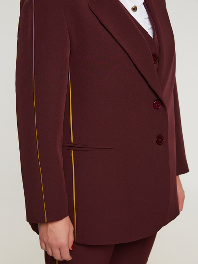 Стильный жакет с акцентными элементами