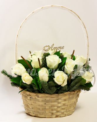 корзинка с белыми розами набережные челны доставка букетов и цветов