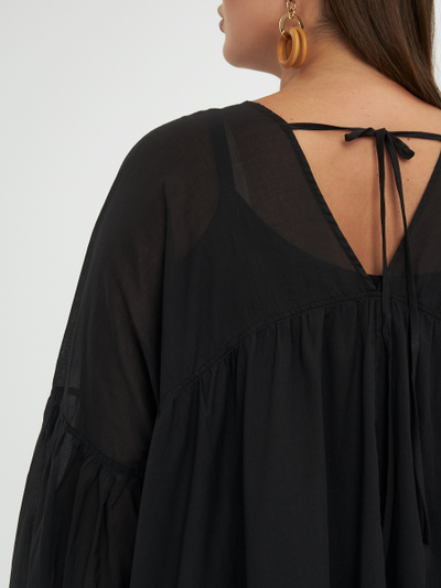 Эффектное платье из тончайшего  батиста