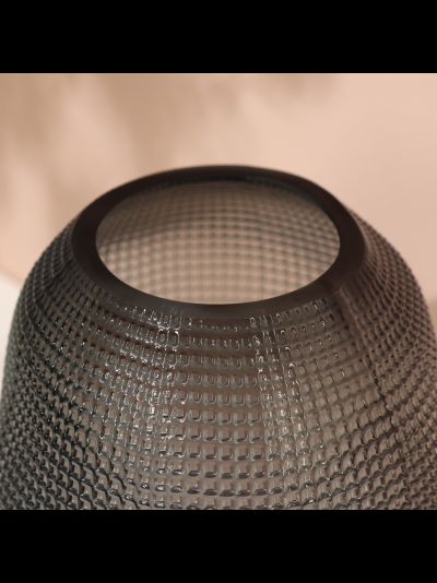 Ваза стеклянная темная, высота 26 см