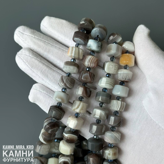 Агат Ботсвана крупные огранённые рондели 8,5-9,5х12-12,3 мм собраны через стеклянные бусины, цена за нить 20 см
