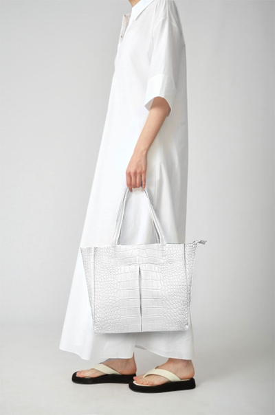 (АРТИКУЛ: 9936/0/6) СУМКА ЖЕНСКАЯ БОЛЬШАЯ, НАТУРАЛЬНАЯ КОЖА, БЕЛАЯ, СПЕРЕДИ ДВА НАКЛАДНЫХ КАРМАНА, РУЧКИ ЧЕРЕЗ ПЛЕЧО