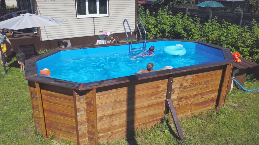 Бассейн "Баргузин" установлен на поверхности без бетонных работ, приобретен заказчиком в базовой комплектации и собран самостоятельно. 