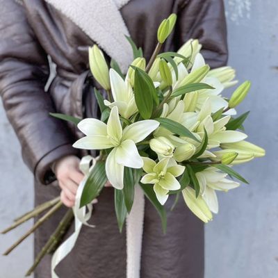 Букет из 5 лилий