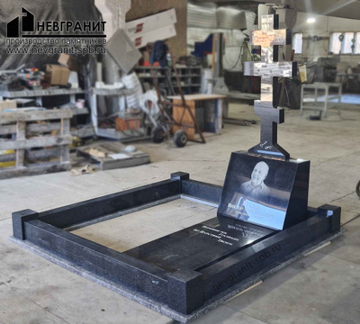 Гранитный памятник с крестом 344 фото