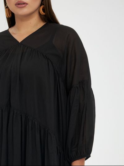 Эффектное платье из тончайшего  батиста