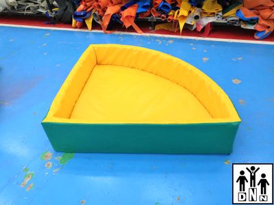 Детский сухой бассейн угловой зеленый без аппликаций R130xH30 DNN