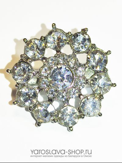 o-190 . Брошь цветок с белыми стразами в серебре.