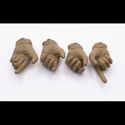 Кисти в тактических перчатках 1/6 - (26060R-B) - Easy&amp;Simple