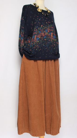 Джемпер ХЛОПОК "РОССЫПЬ ЦВЕТОВ" L-857  шоколад, т.синий до р.52