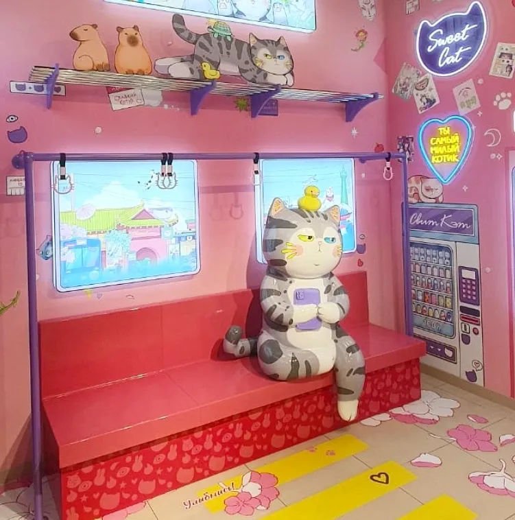 Кот на скамейке. Рекламная фигура из стеклопластика