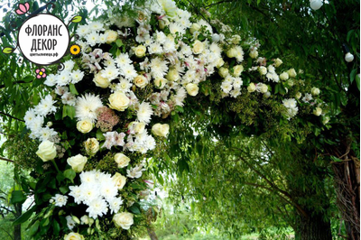 Свадебная арка с цветами