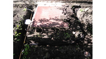 Установка камер видеонаблюдения с разрешением 4 мп 4К. Прокладка в трубах ПНД под газоном.