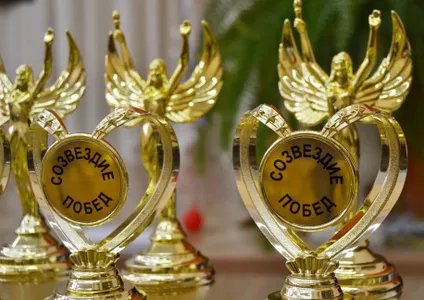 Изготовление атрибутов для школьных мероприятий