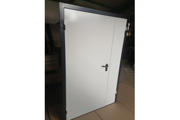 Покраска дверей в два цвета