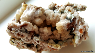 Кварц-кварцин халцедоновый. 96*60*54мм