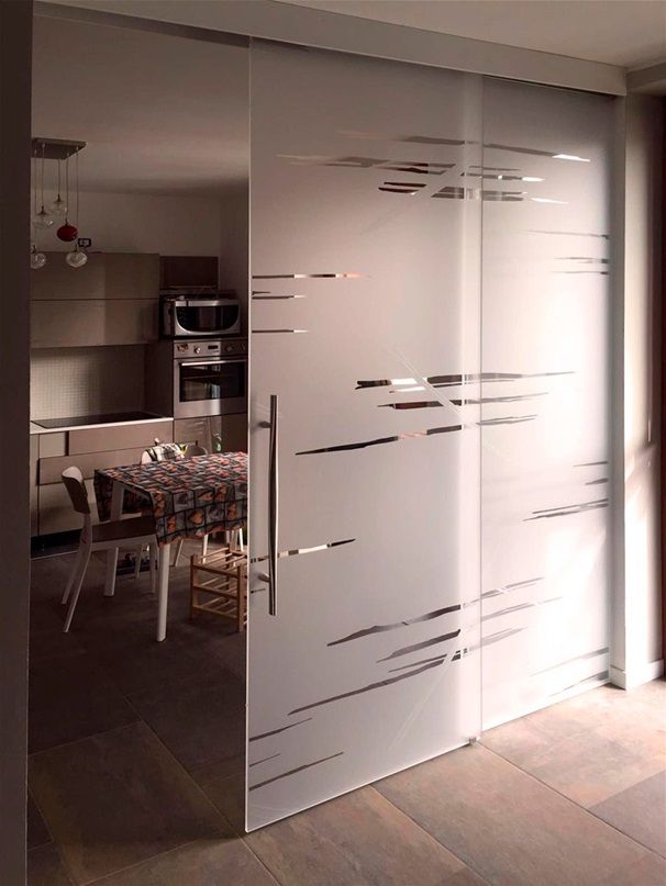 Матовое стекло и скрытые двери: плюсы и минусы