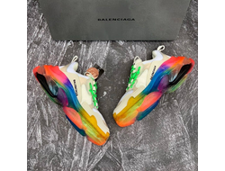 Кроссовки Balenciaga Triple S бежевые с разноцветной подошвой в Нижневартовске