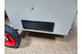 Вентиляционная решетка мобильного источника питания