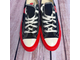 Вид спереди черные гарсоны с красной подошвой Кеды Converse Comme des Garcons Play A01795C