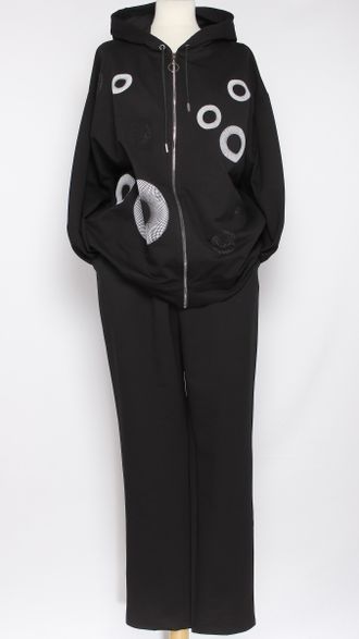 КОСТЮМ ЖАКЕТ НА МОЛНИИ И БРЮКИ "КРУГИ" чёрный р.52-58