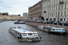 аренда теплохода по рекам и каналам Петербурга 2025