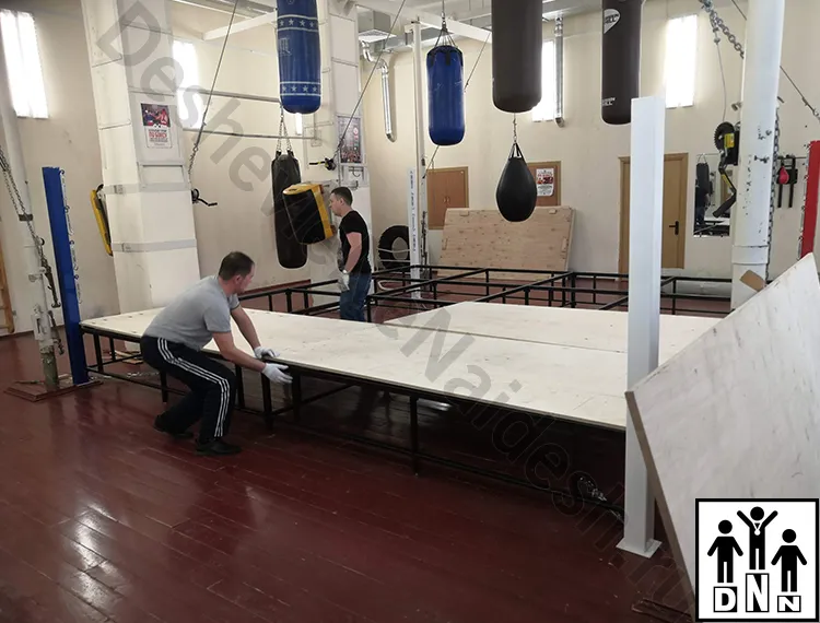 Монтаж ринга на помосте