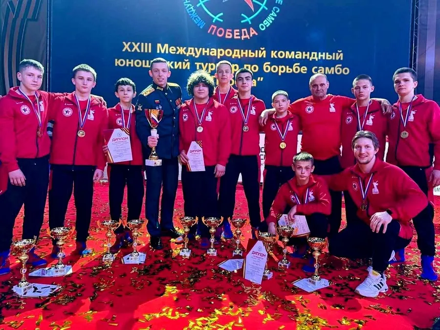 Спортивные костюмы, футболки и жилетки для сборной Приволжского федерального округа к Международному турниру по самбо "Победа"