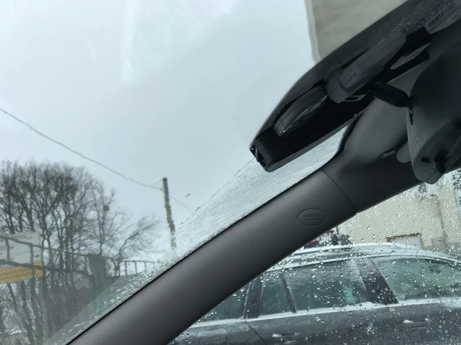 Камера всегда в зоне стеклоочистителей
