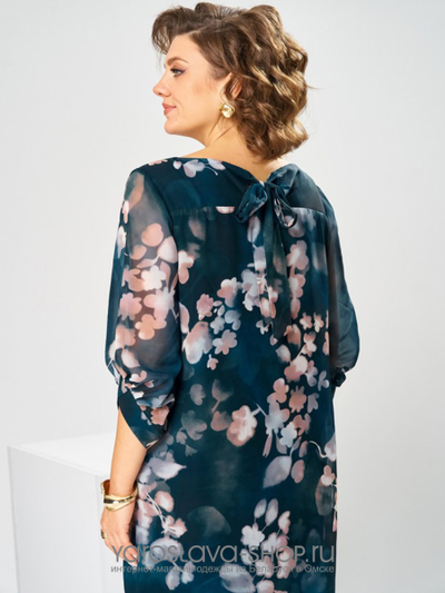 Женское платье прямого силуэта в синем цвете с цветочным принтом