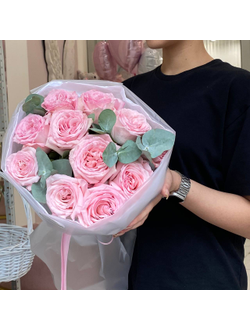 11 ПИОНОВИДНЫХ РОЗ С ЭВКАЛИПТОМ