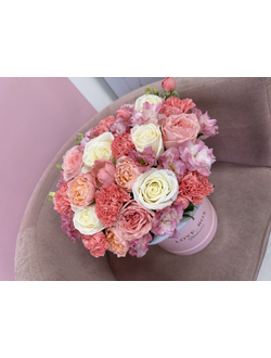 Букет в шляпной коробке микс цветов S+ №3