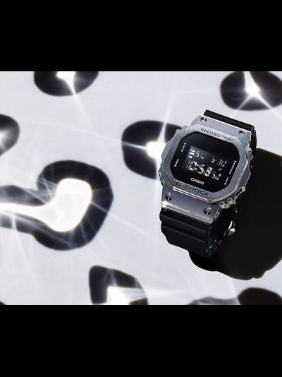 Часы Casio G-Shock GM-5600-1