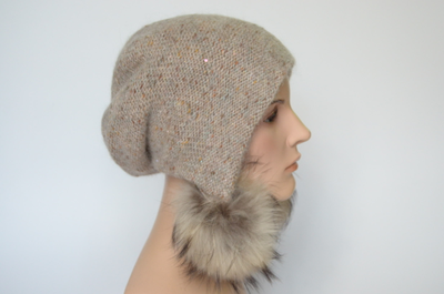 Женская бежевая шапка с помпонами Италия Визио